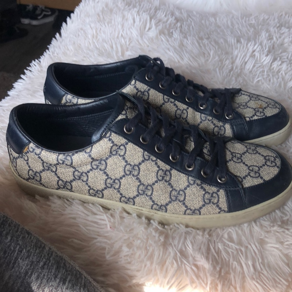 Authentic gucci logo sneakers